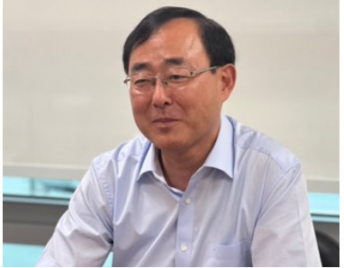 イ・ミョンソプさん